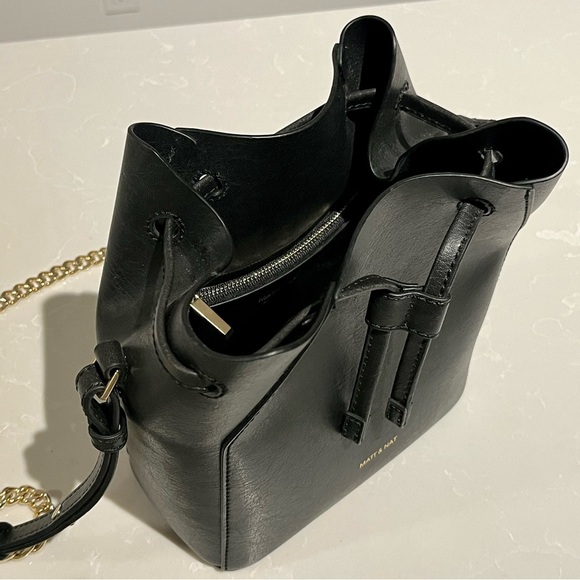 Matt and Nat GRACE VEGAN BUCKET BAG - APPLESKIN™ - Picture 10 of 12